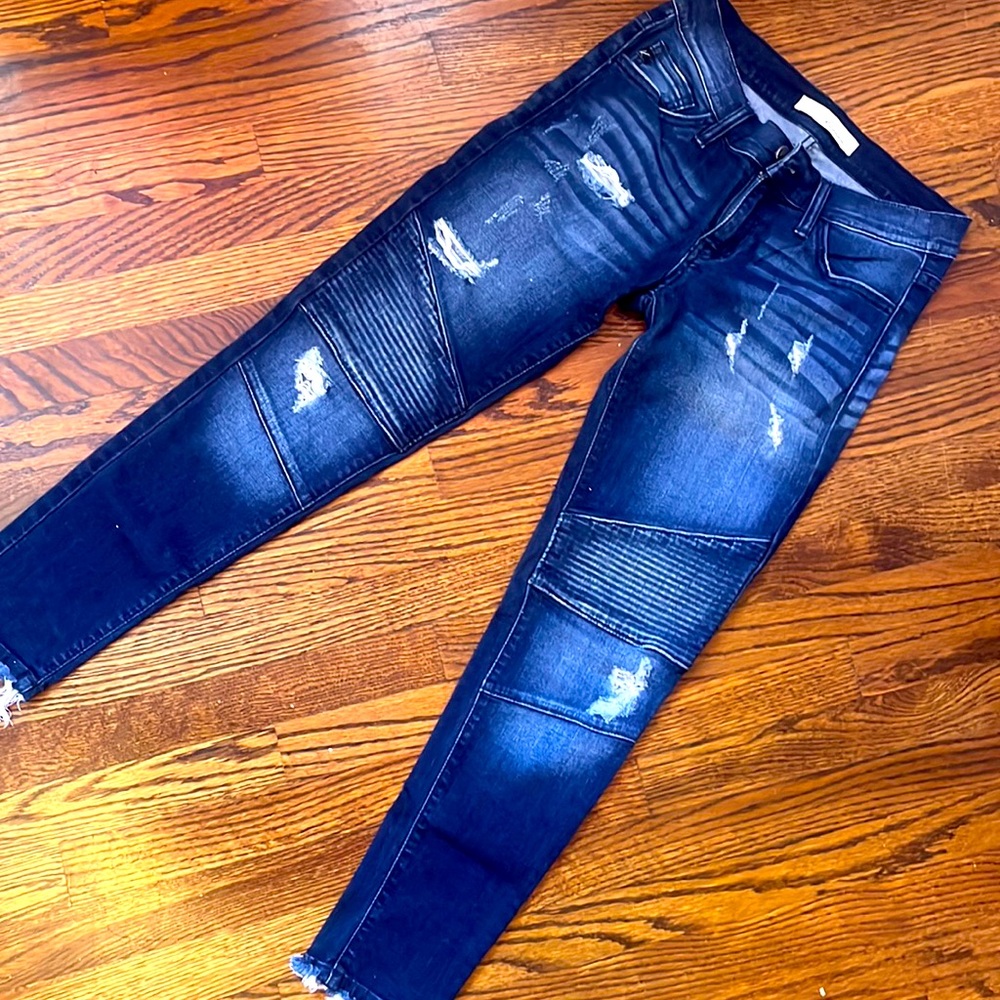 NWOT KanCan stretch fit ankle length jeans